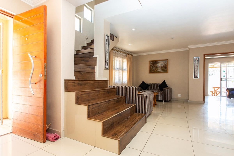 6 Bedroom Property for Sale in Vredekloof Heights Western Cape